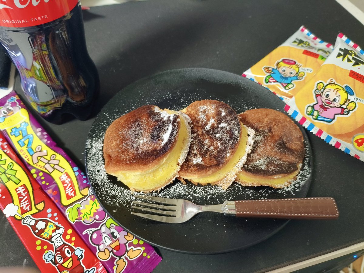 パンケーキ作って駄菓子も買ってきた！🎂