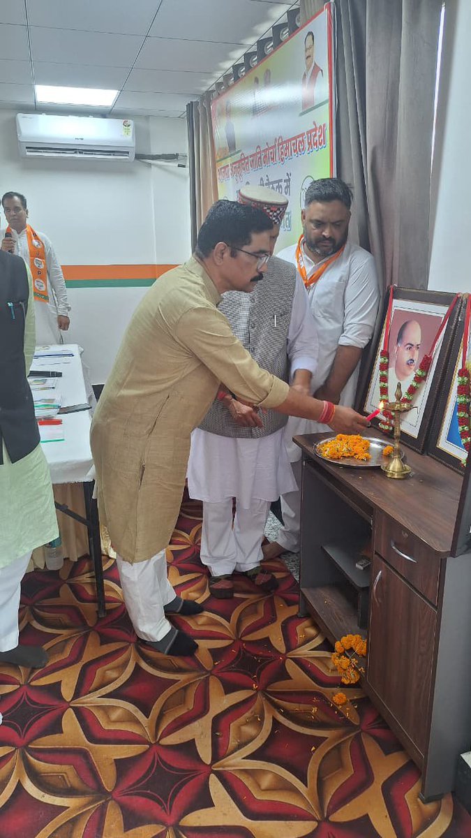 siddharthanbjp's tweet photo. आज सिरमौर जिला कार्यालय में भाजपा अनुसूचित जाति मोर्चा हिमाचल प्रदेश के पदाधिकारियों के साथ संगठनात्मक विषयों पर बैठक एवं सार्थक चर्चा हुई।  बैठक में प्रदेश अध्यक्ष डॉ. राजीव बिंदल जी भी उपस्थित रहे।

#BJPHimachal #SCMorcha #Organization #himachalpradesh https://t.co/PbrsK90WKb