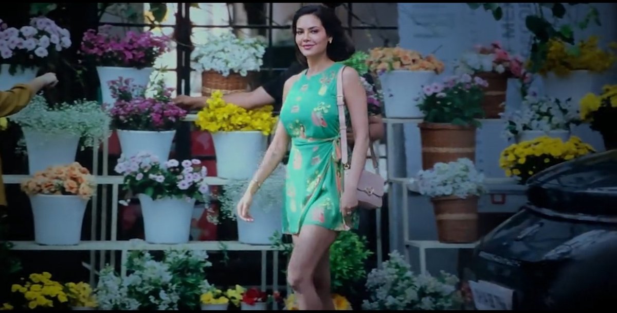 Avanmaali's tweet photo. @KshitizCritic The movie #Dhamaal4 is AMAZING and full of wonderful scenes. Word of mouth is working, and Dhamaal4 has everything: comic timing, action, horror and drama. Full green forest. https://t.co/mITgBn06PA