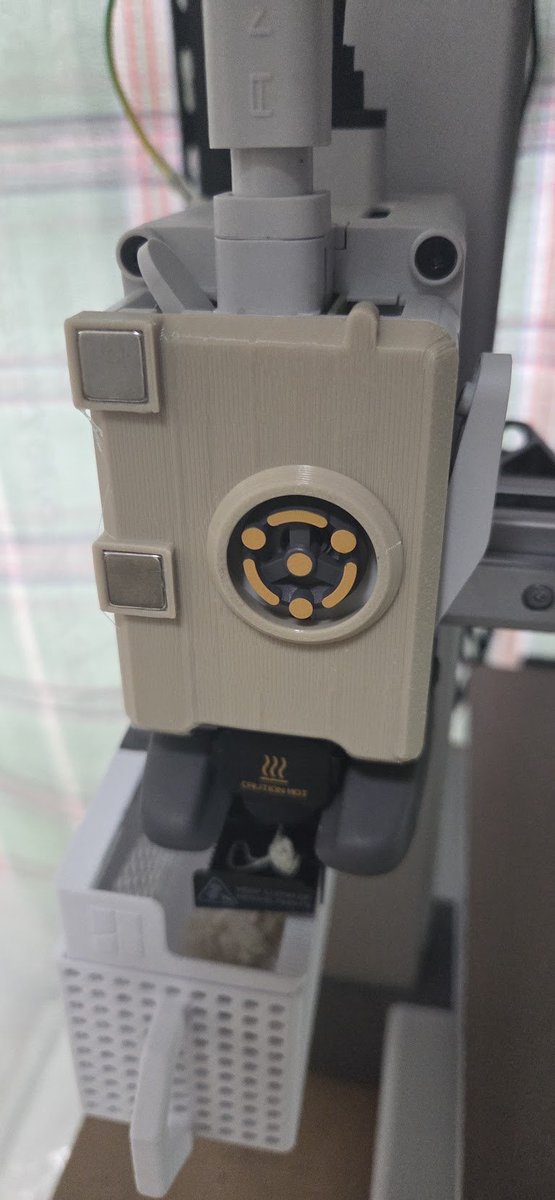 ChuukuraiLab's tweet photo. 以前からやりたかったエクストルーダの蓋を磁石式に

小さいものをプリントする限りは問題なし
印刷壊れる理由は結局良くわからん中

いろいろメンテはしてみたので、印刷速度落として次まわしてみる
#Bambu #Y軸 #レイヤーシフト https://t.co/DhSN0bHxXE