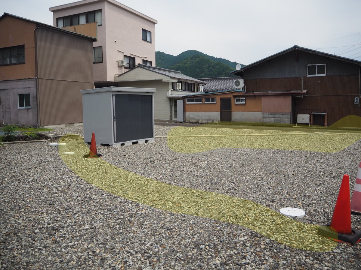 EXPRESS_Toba's tweet photo. 筋骨巡りやってきた
違法建築オンパレードで面白かった
公道扱いだから燃えたりすると元通り再建できず、空き地が目立ってた
黄色線が筋骨や水道で建築不可 https://t.co/71xCz2amk5