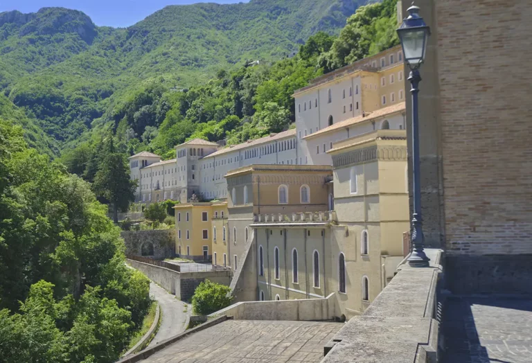 pietromit's tweet photo. @mondointasca Incanti e misteri lungo l’antica #ViadelleCalabrie.  #NoceraSuperiore i segreti del Battistero Paleocristiano, #CavadeTirreni tra silenzi monastici della badia nella roccia e #Salerno, il centro storico e lo splendore della Cripta
https://t.co/QQ9VCvbMGd https://t.co/hK2XCLK9w2