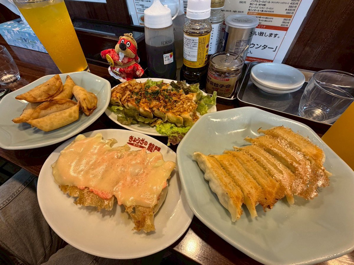 SB_0306_'s tweet photo. 餃子🥟🥢 withなぎちゃん💕

めっちゃ美味しかった🤤✨️
食べられてないものもあるからまた行くゾ🙌🏻

お揃いのブレスレットもゲット😚💓 https://t.co/oldgtdv1J7