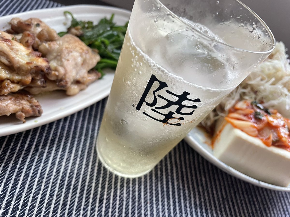 mavicphantom's tweet photo. 日曜日
お疲れ様でした😉

明るいウチから
ハイボールで
カンパーイ🥃

明日からまた
がんばります🤔

皆さんも
楽しい晩酌を🤗 https://t.co/1v22puWjuc