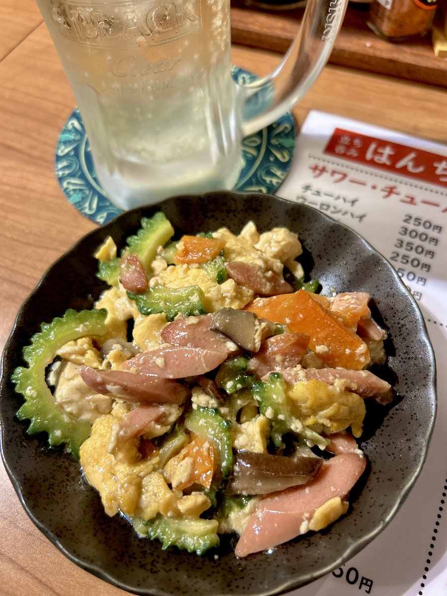 sugi_sans's tweet photo. 地味に暑かった今日みたいな日は立ち飲み屋さんのゴーヤチャンプルが染みるんですよ https://t.co/3duCNfuM5U