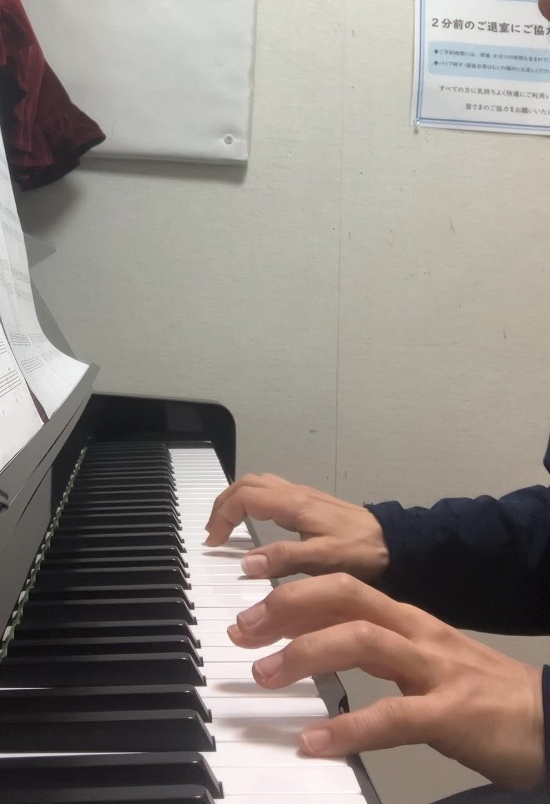 kapimushi's tweet photo. 2回目キーボードレッスン♪
1時間あっという間‼︎楽しい〜♪
今日も勉強になりました

まだミニキーボードしか持ってないのでレッスン前に個人練＆カフェでひと息(*´꒳`*)

#キーボードレッスン 
#日本橋珈琲店 https://t.co/QMJyxQuqtF