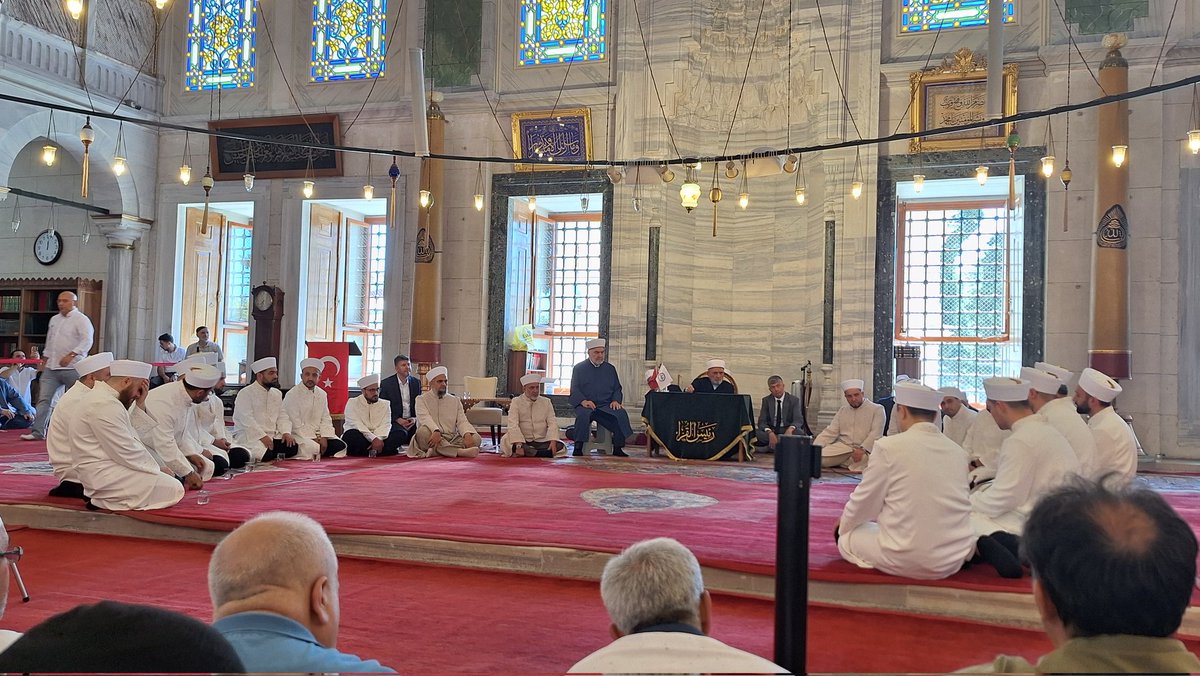 sinan0655's tweet photo. An itibariyle Kıymetli REİS'ÜL-KURRA Mustafa DEMİRKAN Hocamla FATİH CAMİİ'nde HAFIZLIK İCAZET MERASİMİNDEYİM. https://t.co/o07tEehzxm