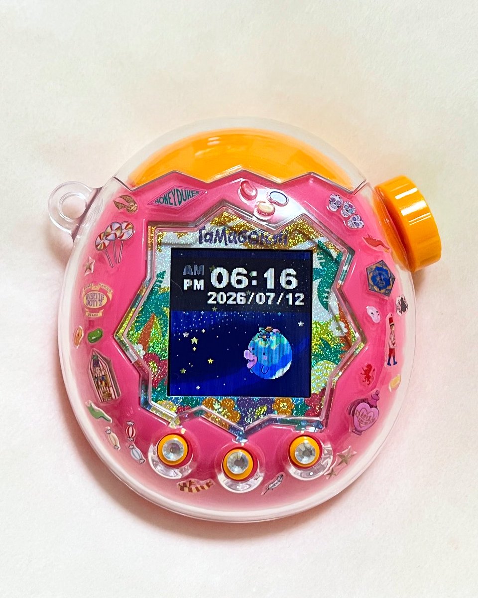 Ciii_tama's tweet photo. たまパラトロピクス×ハニーデュークス
ハリーポッターのネイルシール貼ってみた！！
本体のピンクがハニーデュークスと合うと思って🍬🍭🪶

写メではうまく伝わらない！！！！笑
たまパラデコ💖自分なりには満足☺️
飽きたらクリアケース買いたそう笑 https://t.co/c8jl2Qqffz