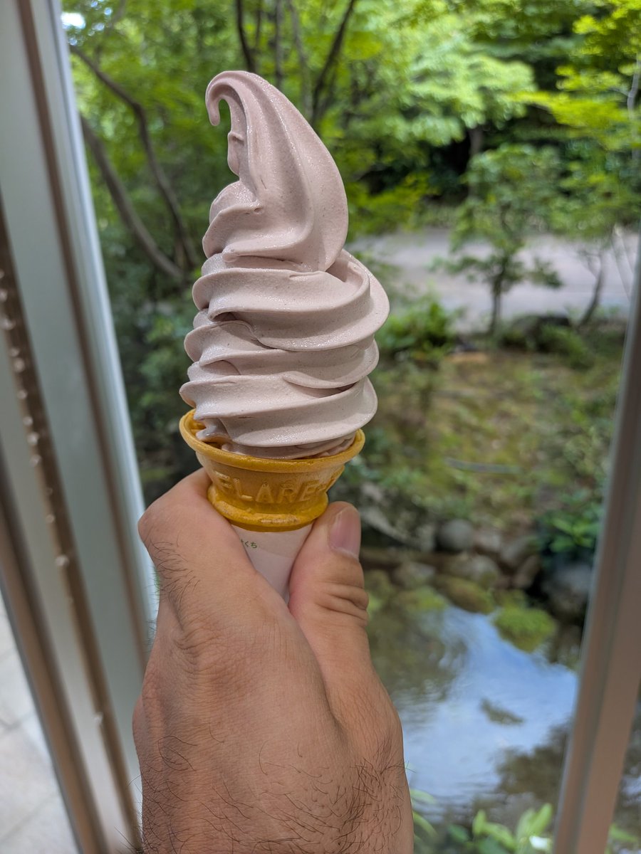 758V's tweet photo. 姫路市の御座候！
①あずきさん
②御座候
③あずきソフト https://t.co/sVpQAQics0