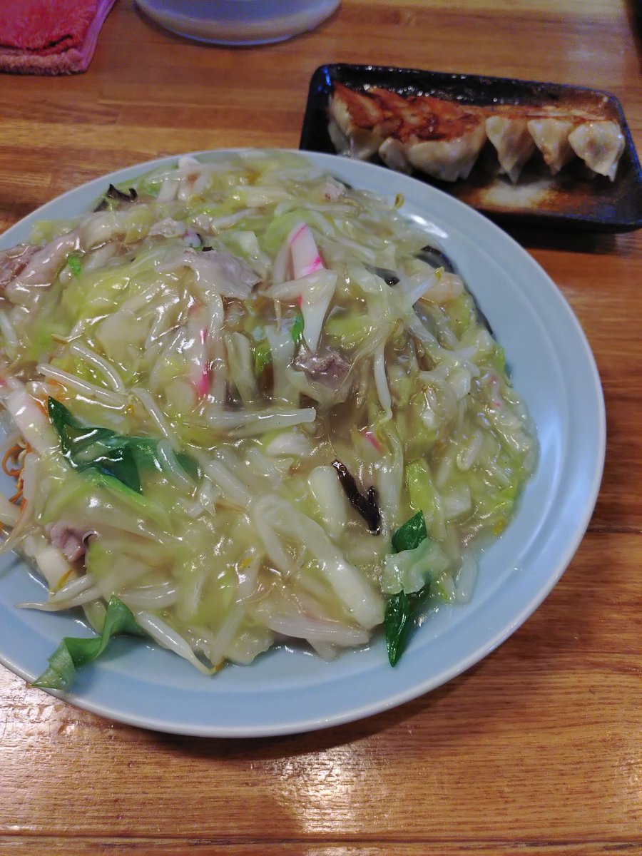 tsudahiroya's tweet photo. 町中華巡り（伏見区）
 #西海 さん

名物の皿うどんと餃子を
チョイス。皿うどんは好物です！
パリッとした麺がからんで最高✨ https://t.co/bVS5b40tCl