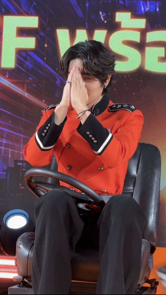fha_na's tweet photo. ไมค์ดับอีกแล้ว 555555555555555 ฮีบอก ลืมจ่ายค่าดูดวงโบกี้

#JeffSatur 
#LalamoveMissionPossiblewithJeffSatur https://t.co/dUe43IFcfx
