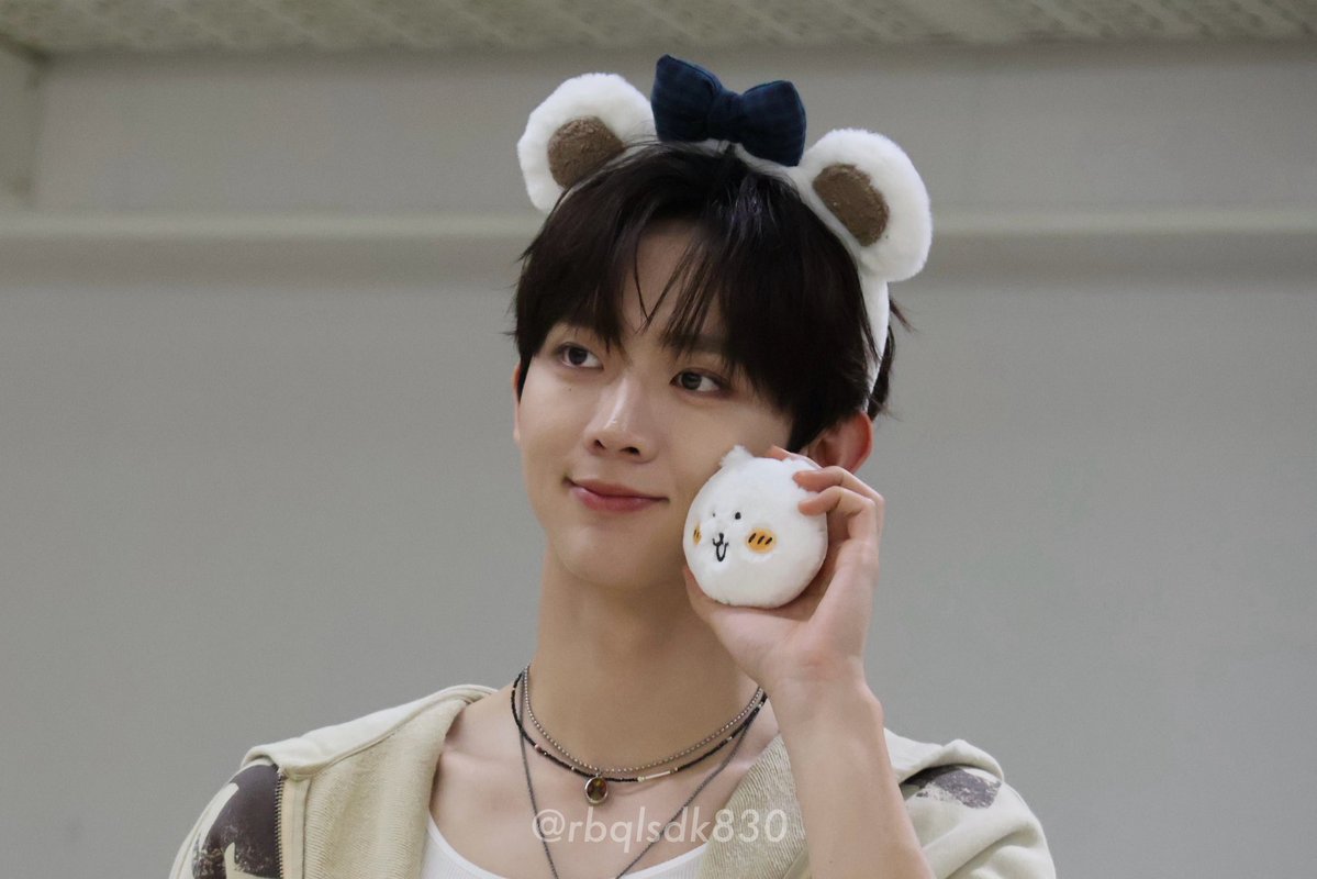 rbqlsdk830's tweet photo. 260709 팬싸

#YOOSEUNGEON #유승언 #ユスンオン
#AND2BLE #앤더블 https://t.co/XXVn6Gt2MF