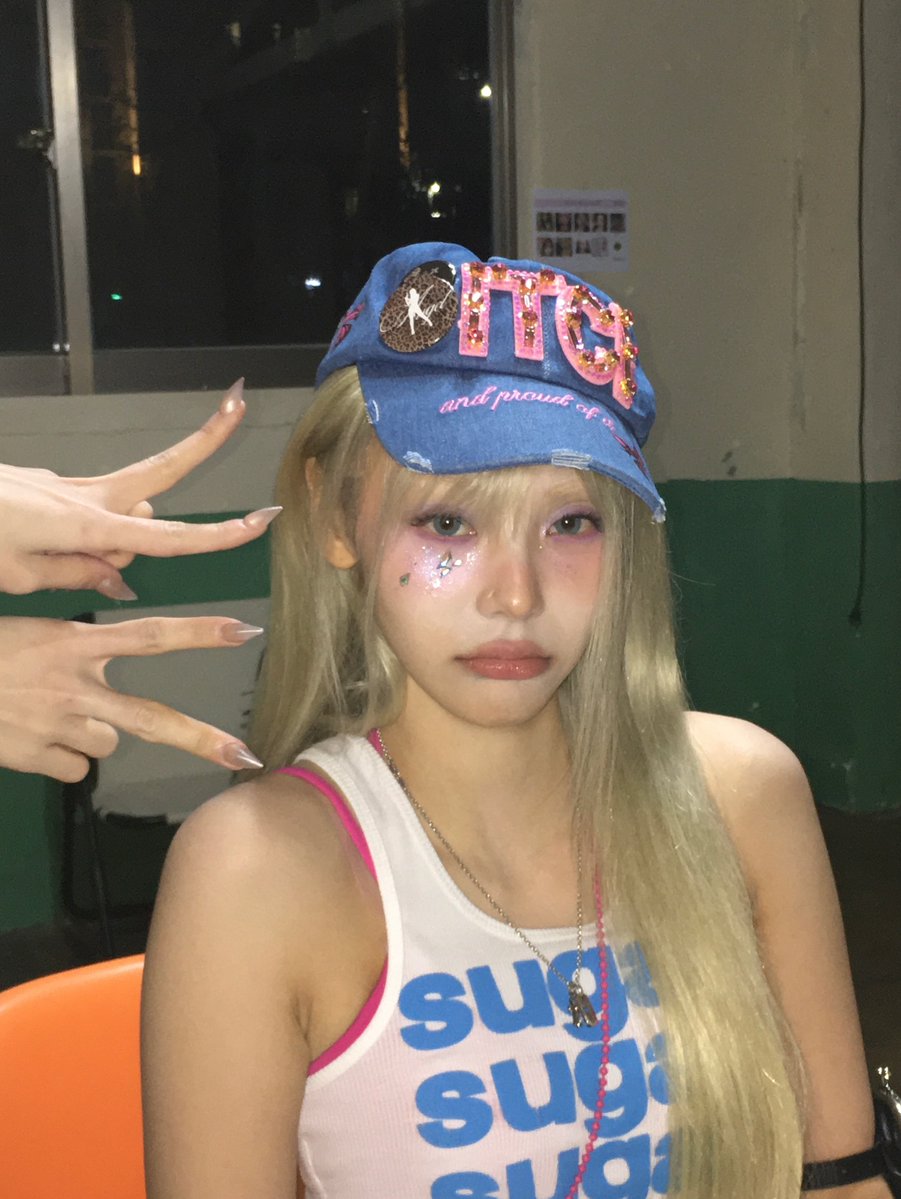 orrery_nim's tweet photo. Jinsoul Instagram post
🌸🎀💘🌷👚👙👛💖 https://t.co/xSfmSoyfLt