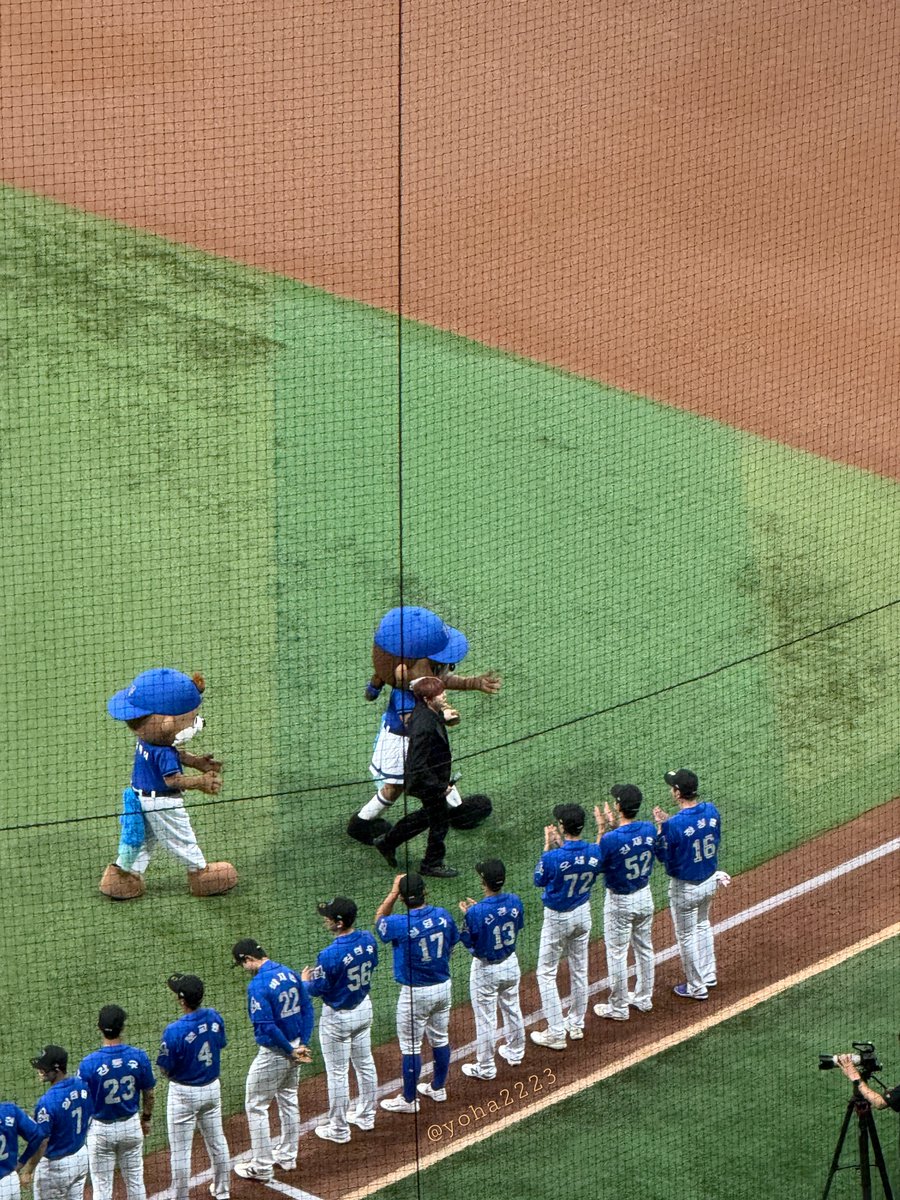 yoha2223's tweet photo. 너무 귀여운 쪼꼬미 하성운🥹 https://t.co/JjLmvGK3cx