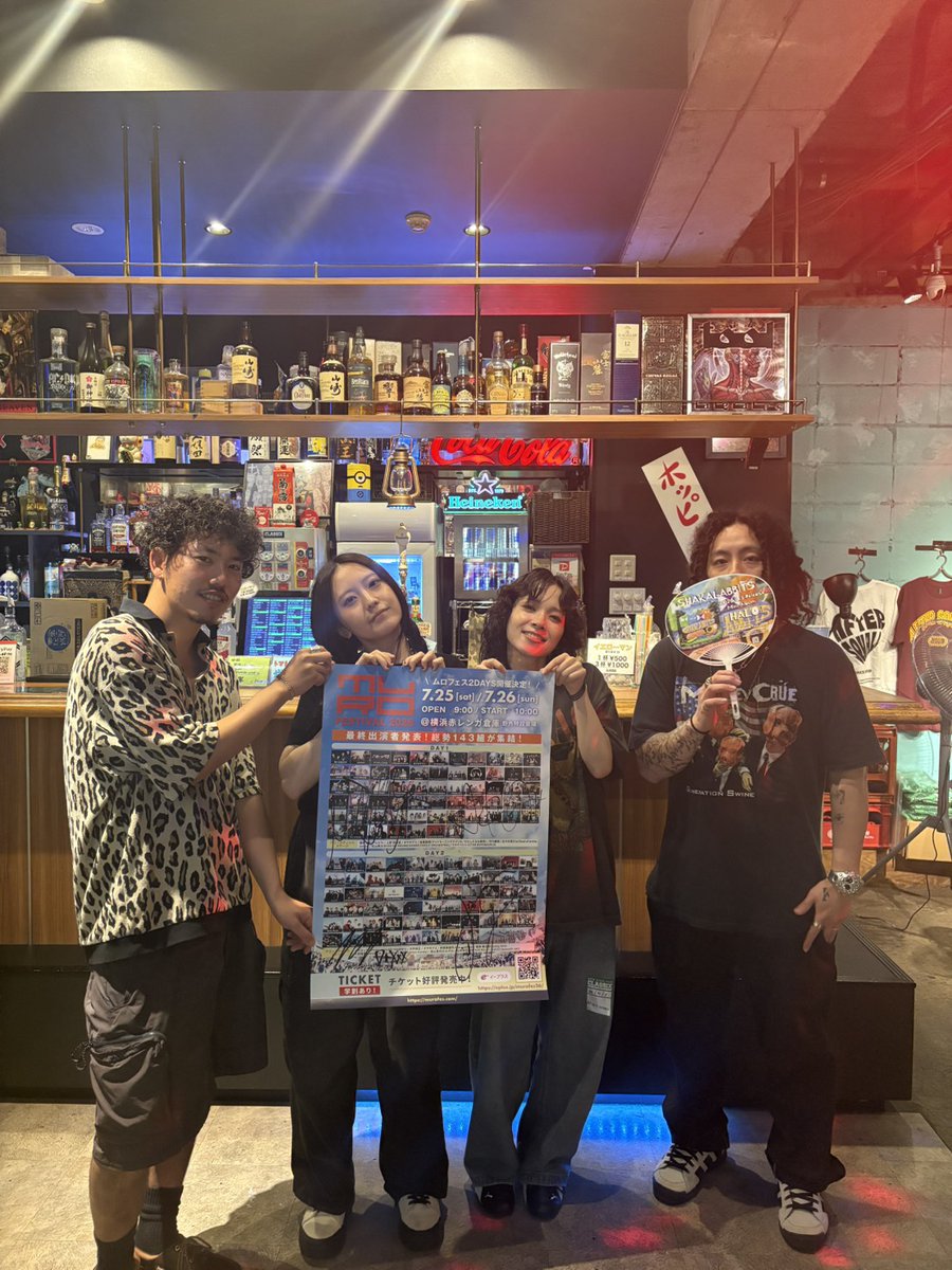 murofes's tweet photo. ◤ムロフェス2026 開催記念🎉◢  

プレゼント企画 86組目🎁

AFTER SQUALL
@AFTERSQUALL_JP 

コメント動画が届きました✨

抽選で1名様に
メンバー直筆サイン入り
ポスターをプレゼント🎁

・この投稿をリポスト
・ムロフェスアカウントをフォロー

こちらで応募完了☑️

※締切は7/19(日)23:59まで！

#murofes