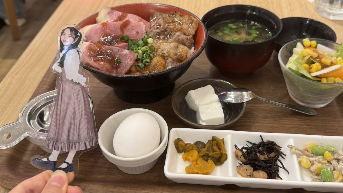 22starlines's tweet photo. #日向ちゃんへ
みなとみらいでトイストーリー5を見た後に
たくさんご飯食べました〜🍖🥞

ホットケーキには最近読んだBUTTERという本の影響でバターを追加しました🌟 https://t.co/7rjjkZIEob