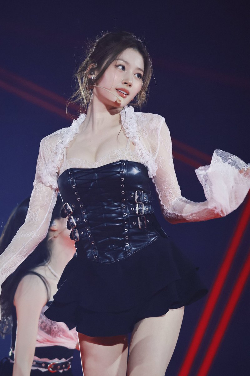 SANABESTGlRL's tweet photo. MINATOZAKI SANA WTH https://t.co/6VaYU3vgFD
