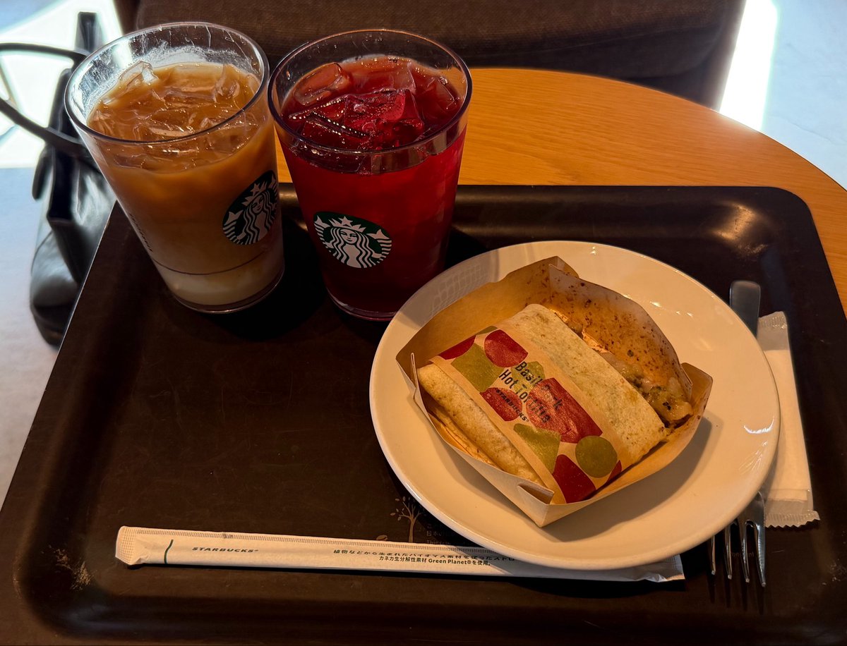 inunultuko's tweet photo. 先日、病院帰りに父とスタバでお茶してきました。
ビタークリームコーヒー、美味しかったです。
最近は疲れやすいため、創作活動は休止しています。
石の上にも三年との言葉がありますが、私は三日坊主。
長く続けることはそれだけで才能ですね。 https://t.co/7kyKeXdh8i