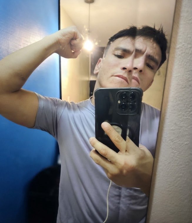TripperBike's tweet photo. 🚨Awareness!! 🚨

Mag-ingat sa manlolokong eto!

He’s using intimidation &amp; extortion to transact. Huwag makipag interact sa kanya. If harassed, document all evidence and report to the authorities. Ingat po tayong lahat! ⚠️ 

#StopExtortion  #alterpinoy #alterph #Grindr https://t.co/hSwtrbZjip