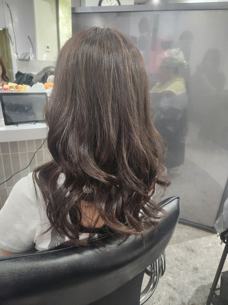 yui0503s's tweet photo. 美容室からの映画見に行ってきた✂️
娘がトイストーリー見たい言うから
朝に映画館行ってチケット購入🎫
人めっちゃ多かった💦
娘は初めての映画やた✨
「初めての映画どーやった？」
って聞いたら
楽しかったって言うてた♡
そー言ってもらえたら
見に連れていった甲斐があるわ😂

 #映画デビュー https://t.co/mkyjacZMa3