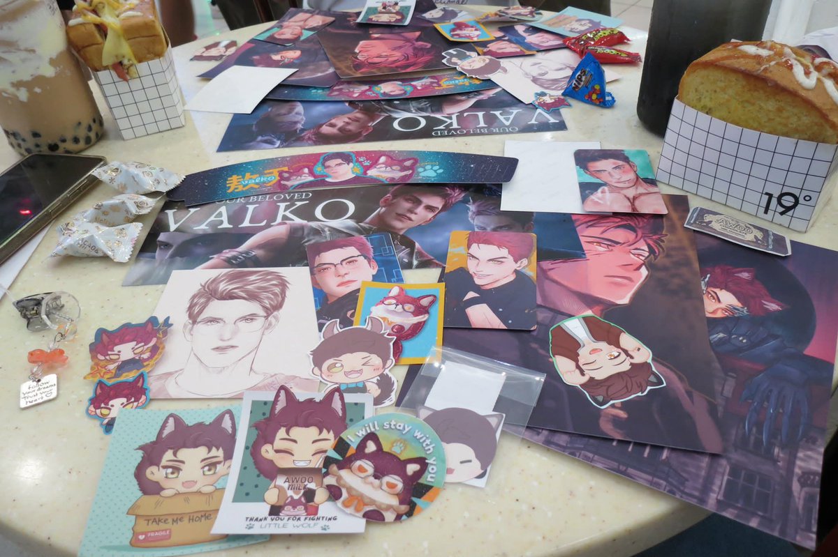 1232FM's tweet photo. ꒰ঌ ໒꒱ #BringValkoBack .ᐟ.ᐟ
━━━ went to both valko's cse (@coniglioph) and led screen (#ValkoWolfPackPH) yesterday! met some lovely players too and received so many freebies 🥹🤍 thank u to everyone who had organized these and showed our wolfie so much love and kindness! https://t.co/GZluKFNyBx