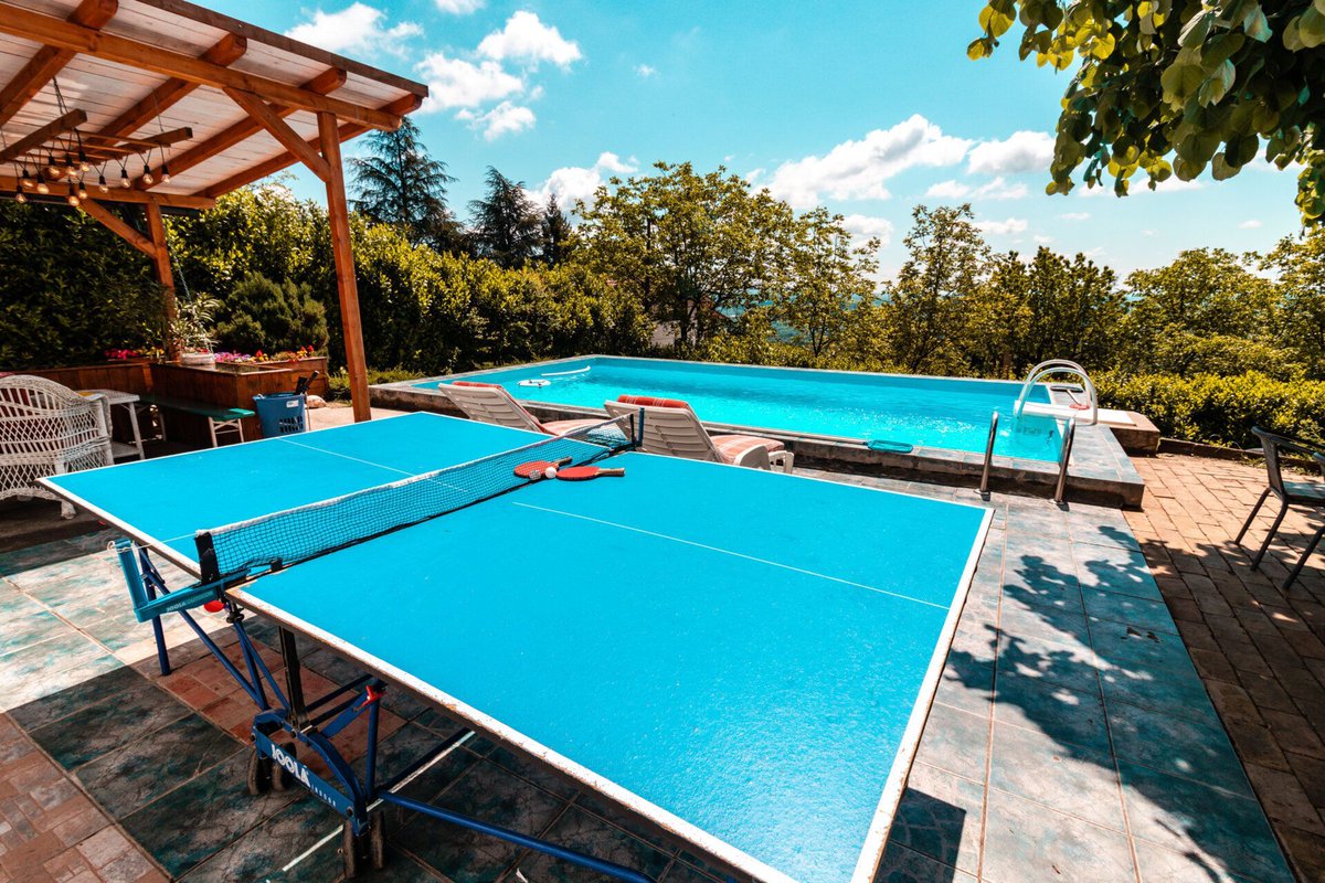 weekendica_com's tweet photo. Hill Pool Vila – Trešnja🍒

Kuća se nalazi na savršenoj poziciji na 400m nadmorske visine, sa koje se pruža neverovatno lep pogled pun zelenila a vidi se i planina Kosmaj. Garantujemo najlepše zalaske sunca a možete ih posmatrati iz velikog bazena. 

Više:https://t.co/LLb8kbQAFC https://t.co/S2D8MYgzpa