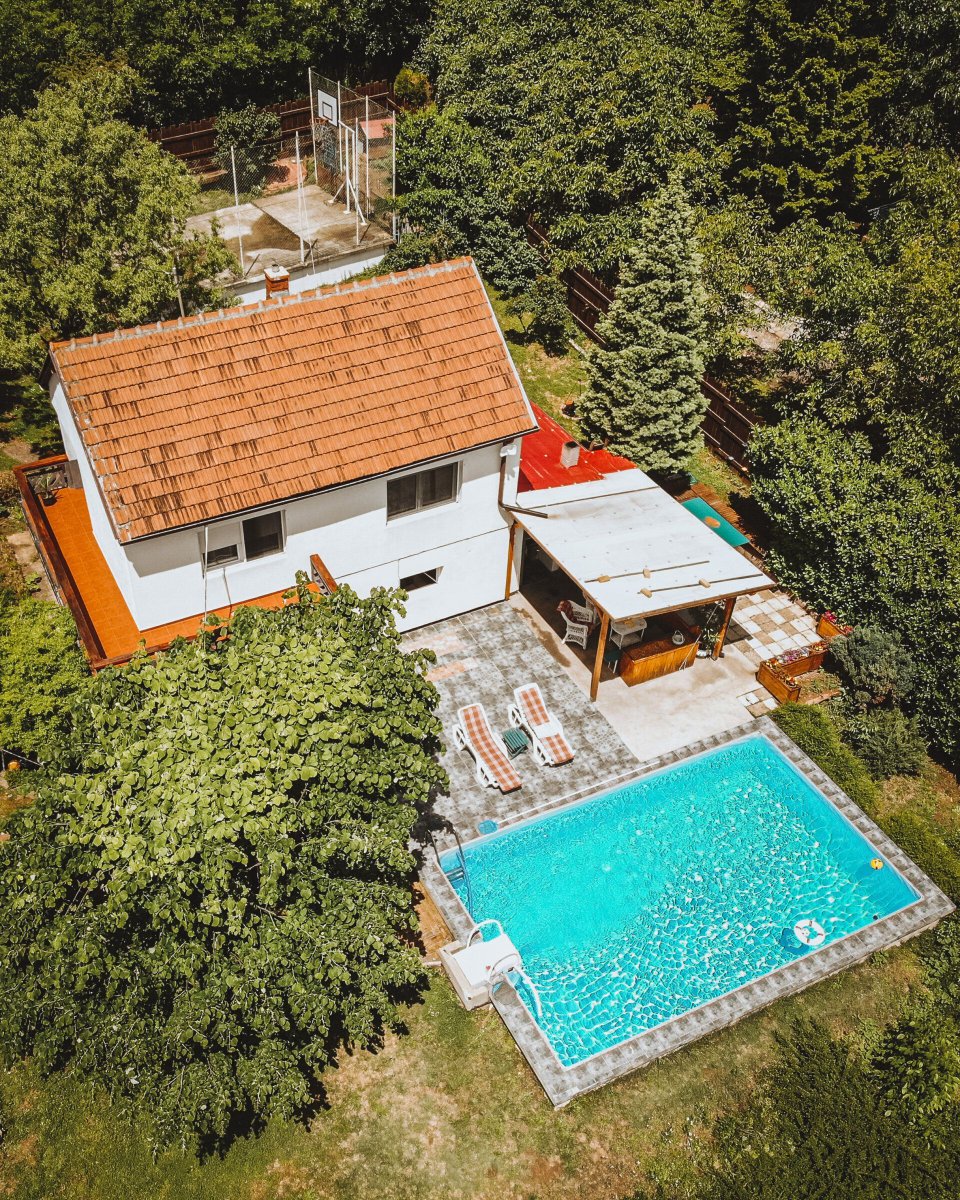 weekendica_com's tweet photo. Hill Pool Vila – Trešnja🍒

Kuća se nalazi na savršenoj poziciji na 400m nadmorske visine, sa koje se pruža neverovatno lep pogled pun zelenila a vidi se i planina Kosmaj. Garantujemo najlepše zalaske sunca a možete ih posmatrati iz velikog bazena. 

Više:https://t.co/LLb8kbQAFC https://t.co/S2D8MYgzpa