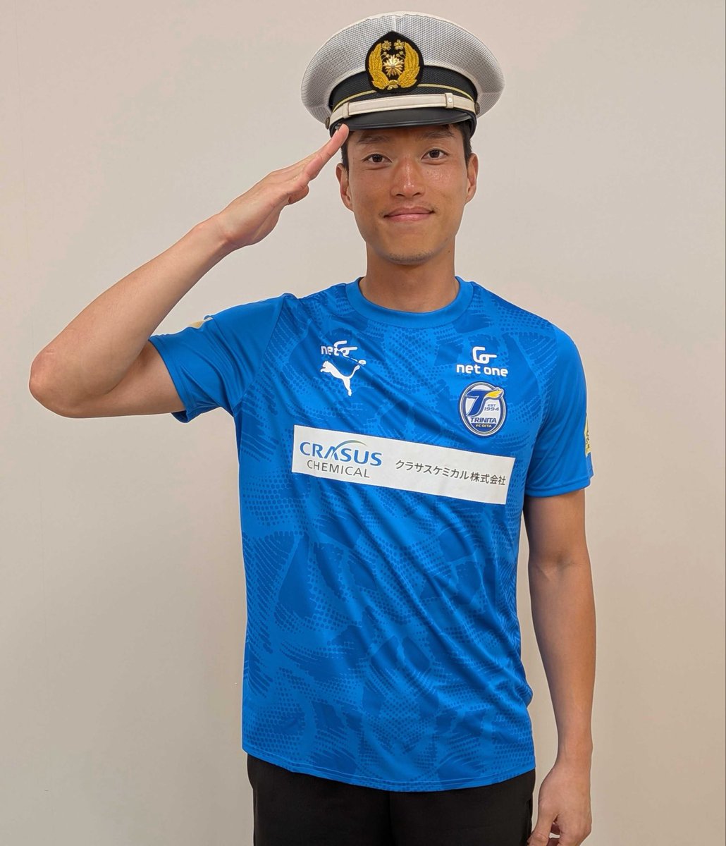 TRINITAofficial's tweet photo. 🔵🟡クラブからのお知らせ🐢⚽️

／
おおいた夏の事故ゼロ運動🚓
＼

大分市の道の駅「たのうらら」にて行われた交通安全の啓発活動に、 #清武弘嗣 選手、 #ムンキョンゴン 選手、 #ニータン が参加してきました！

交通安全のチラシや反射材などのグッズをお渡しして交通安全を呼びかけました📢

梅雨が明けて暑い日が続きますが、こまめな休憩を挟みながら、安全運転を心がけてくださいね🚗³₃

 #大分トリニータ  #trinita