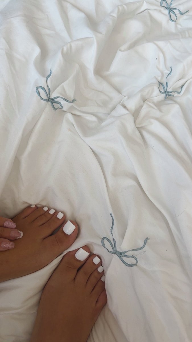 Chlooleighxo's tweet photo. 🤍white toes
#feetfetısh 
#feetworshi̇p 
#content https://t.co/mgS7CRoCPU