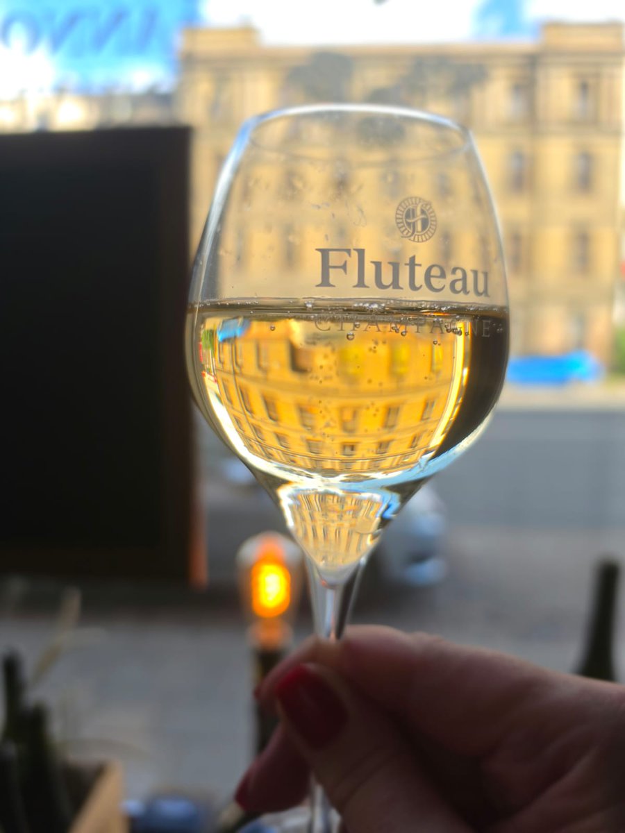 Via_Vino's tweet photo. Pirmie viesi jau bauda Champagne Fluteau ! Atsauksmes ir vislabākās — paldies  par superīgo vērtējumu! 🥂

#viavino #šampanietis #cotedebar #champagnefluteau #vīns #vīnotava #vinotéka #vinoteka #champagnelover #pinotnoir #degustācijas #vīnadegustācijas https://t.co/dQVyNr3VXo