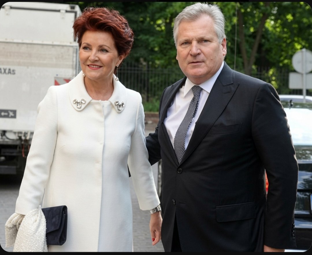 TrochimowiczAJ's tweet photo. Kiedy wreszcie Polska zasłuży na Parę Prezydencką formatu Państwa Kwaśniewskich⁉️ https://t.co/WqAaGv4O1b
