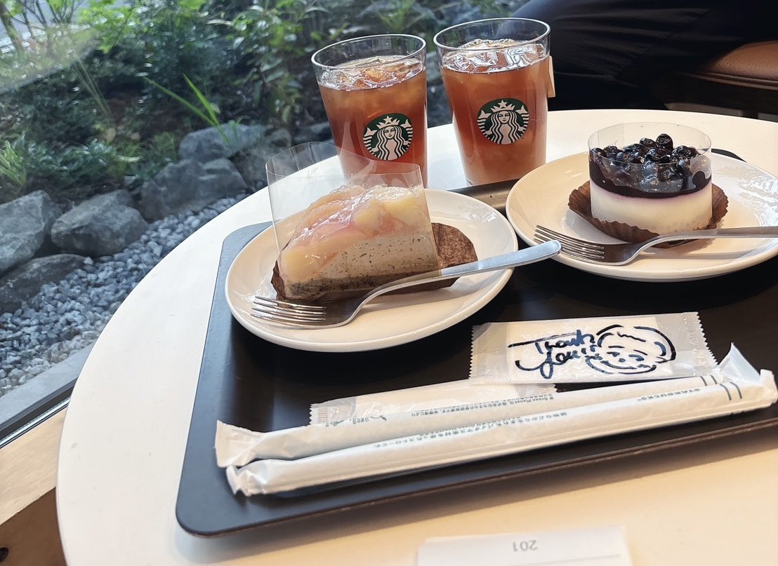 fox20220105's tweet photo. 夏競馬難しいのでスタバきた https://t.co/5ZlrnTMRRu