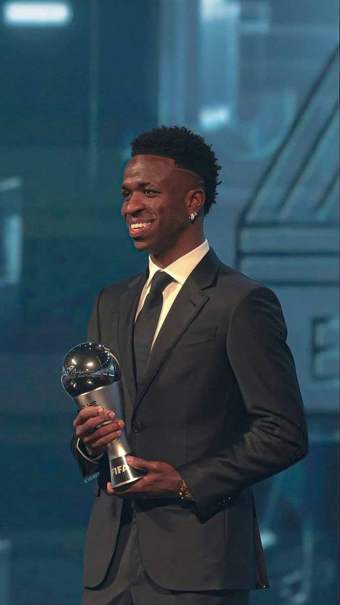 Riri7563's tweet photo. Happy Birthday to my favourite player Vinícius José Paixão de Oliveira🥹🥹 https://t.co/nGCp14a1MR
