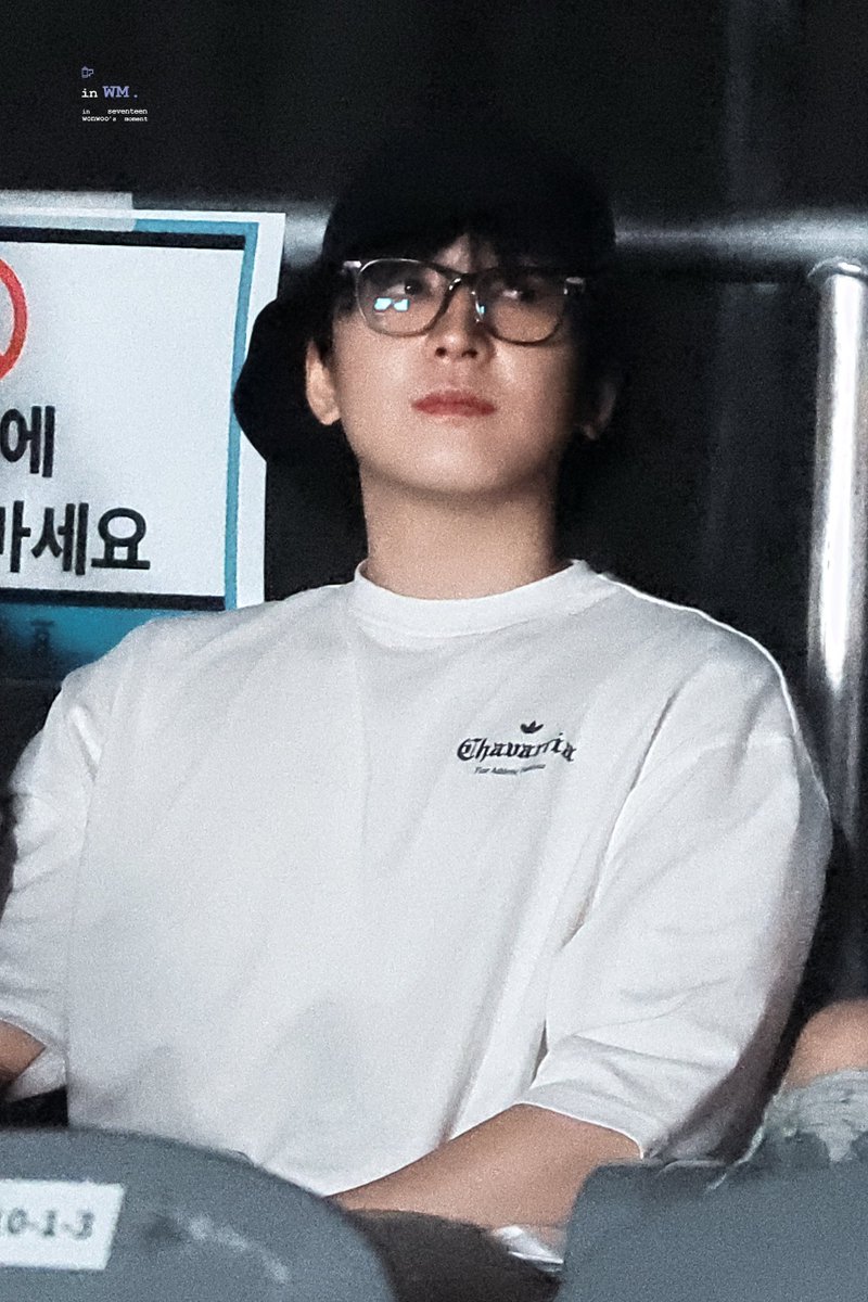 WonMoment0717's tweet photo. 👓

#WONWOO #SEVENTEEN #원우 
#세븐틴 #ウォヌ #全圆佑 #전원우 https://t.co/g8AhRRcAUZ