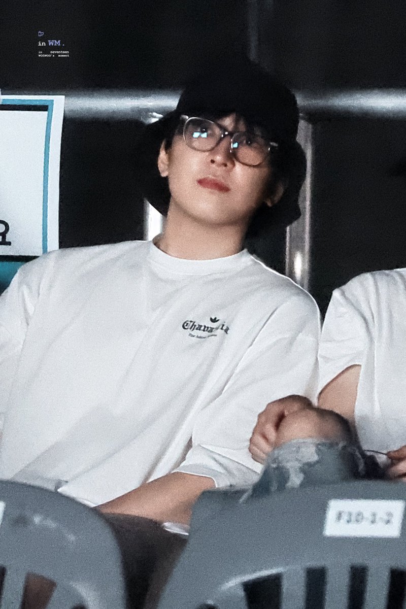 WonMoment0717's tweet photo. 👓

#WONWOO #SEVENTEEN #원우 
#세븐틴 #ウォヌ #全圆佑 #전원우 https://t.co/g8AhRRcAUZ