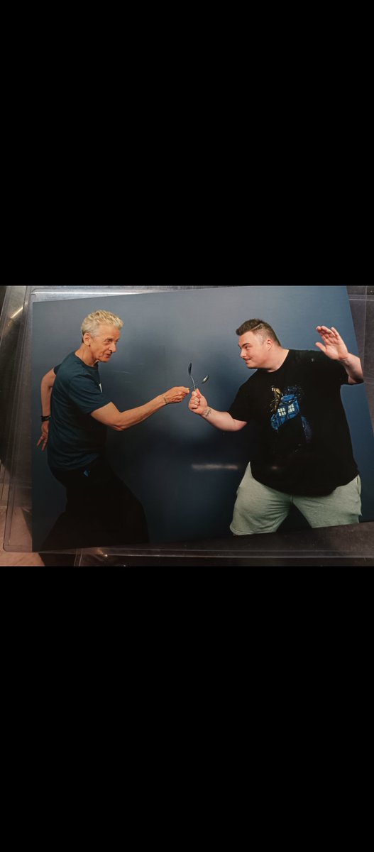 GODOCTORWHO1's tweet photo. Spoon fight for the #Tardis #Doctorwho #petercapldi https://t.co/nA0Z8cNhtN