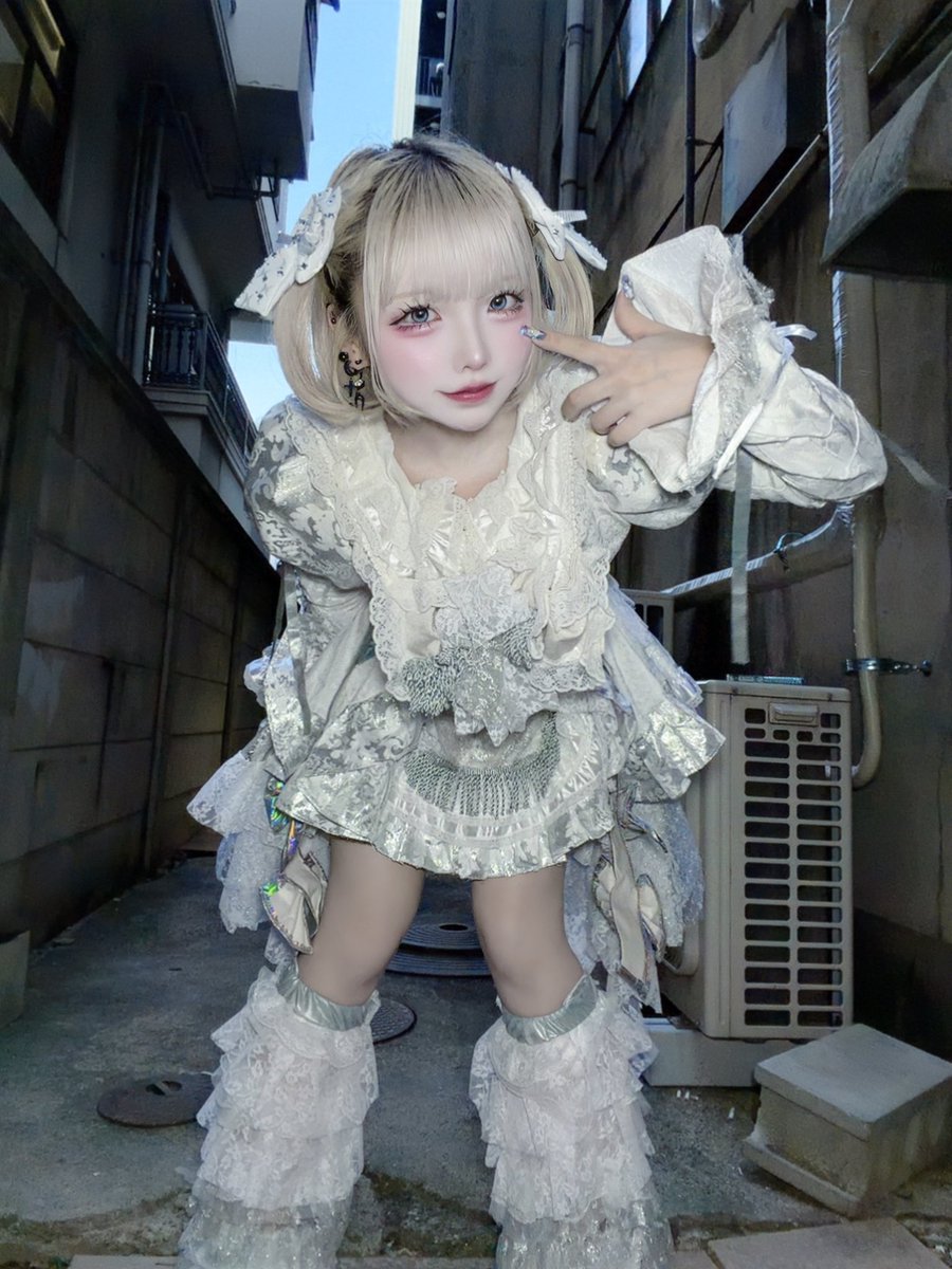 ◻︎< × )/
