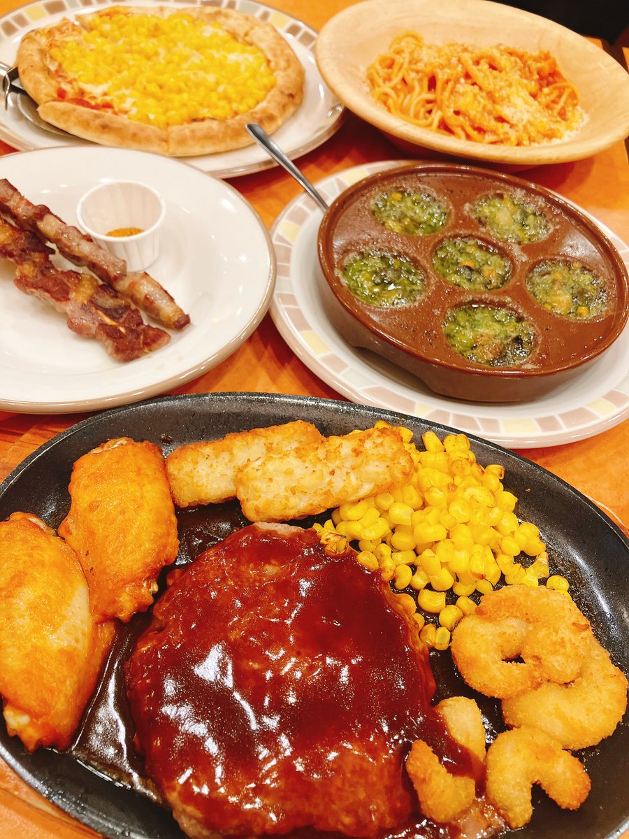 sinoa_s's tweet photo. 久々サイゼ来たけど、二千円でバカ豪遊出来てえぐい。毎日サイゼ生活で行きます。 https://t.co/NmhVOkTtWI