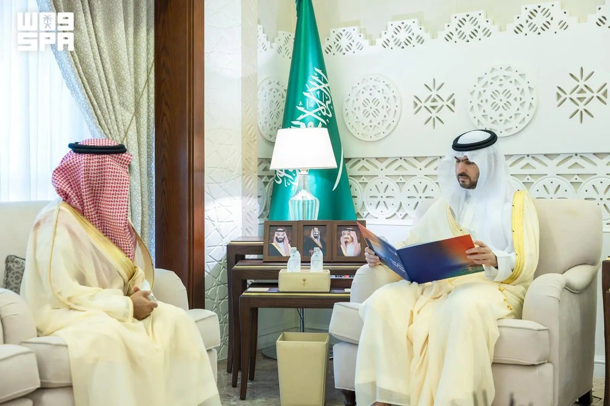 SPAregions's tweet photo. نائب أمير الشرقية يطّلع على إنجازات ومبادرات صندوق تنمية الموارد البشرية بالمنطقة.
https://t.co/sQUsUQF9LU
#واس https://t.co/KuCzB7jI1b