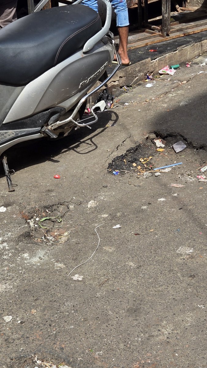 armansuri92's tweet photo. 51 New kazi street Mumbai  400003 ۔ yeh , haal hamare c ward ka kya kiya۔ @mybmcWardC @mybmc @mumbai Bmc commissioner https://t.co/kF2S1BlWve