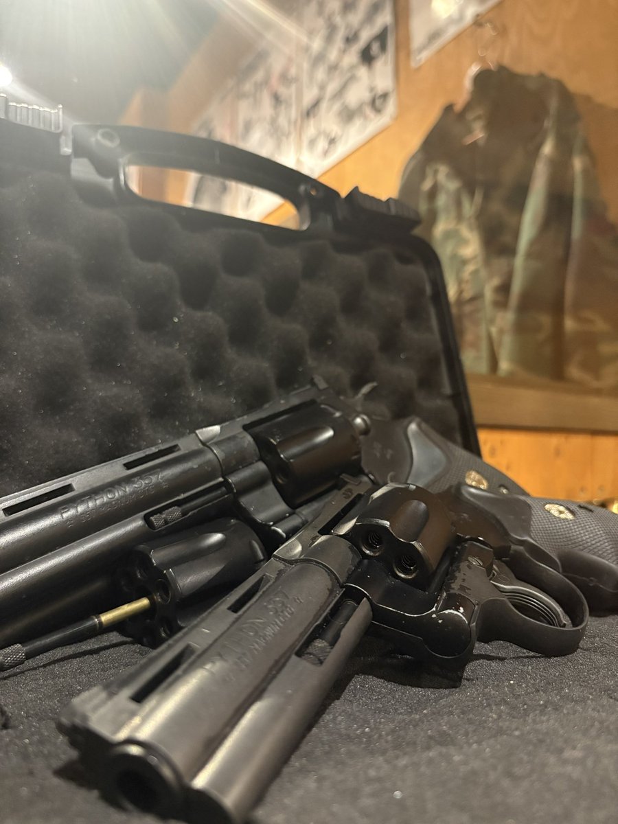 G_KOUFU's tweet photo. 本日もシューティングバーG-CODE甲府店オープンです！

G-CODEサバゲー参加された皆様お疲れ様でした！
サバゲー後に当店にご来店された方はチャージ無料となります！
G-CODEでも思い出話を聞かせてください！

#今日のサバ飯　は【ピーマンの肉詰め】
本日3時まで営業中！
ご来店お待ちしております！ https://t.co/BbnJXOeCWG