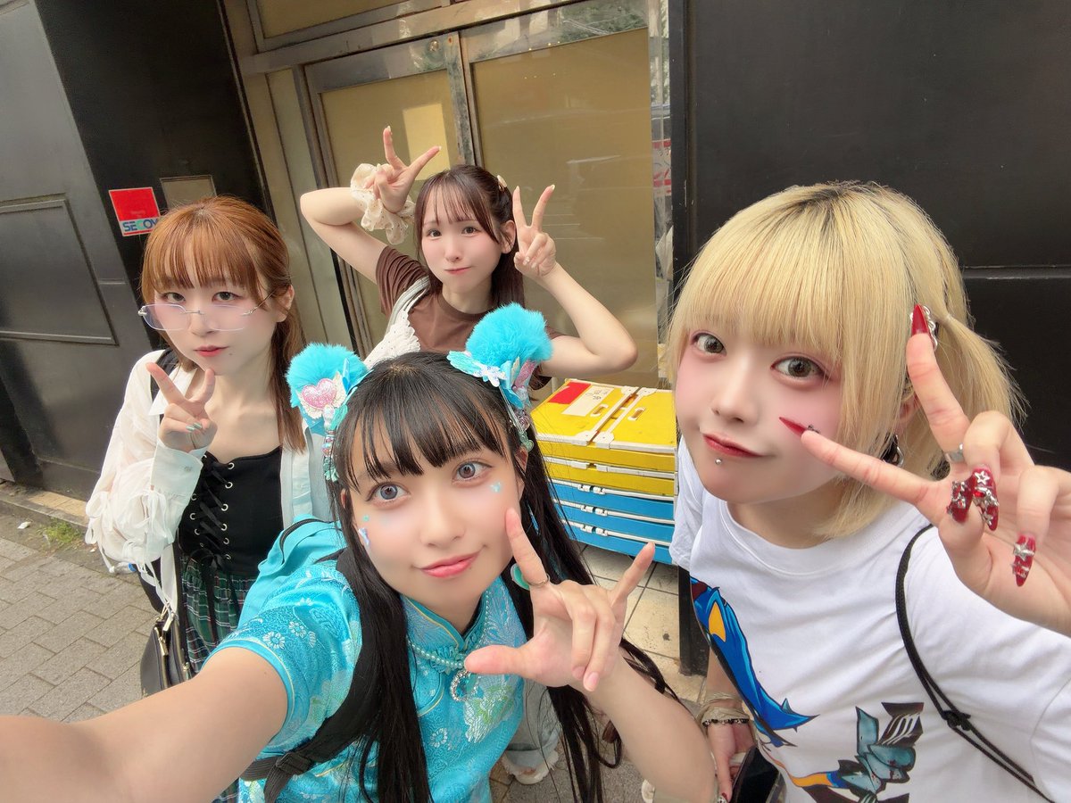 Magilimi_info's tweet photo. 『アイプラアイドルパーティ #48』
26.07.12　@新宿HEIST

来てくださった方ありがとうございました🪄︎︎✨

CDトラブルがあり申し訳ございませんでした
皆さんに温かいコールや手拍子をいただけて、楽しくライブができました

本当にありがとうございました💫
 #マジリミ https://t.co/9ZCVXTy5Kd