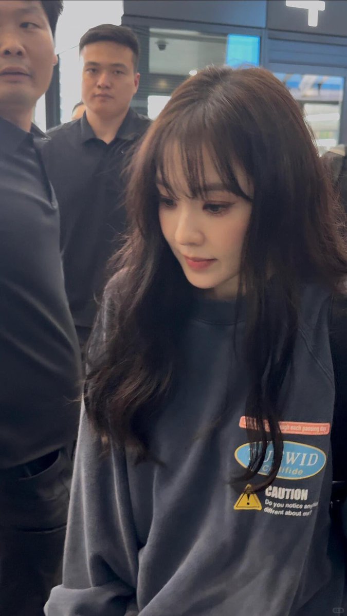 renewba3's tweet photo. 진한 화장에 앞머리 진짜 좀 좋은듯 https://t.co/wOa7swlRGV