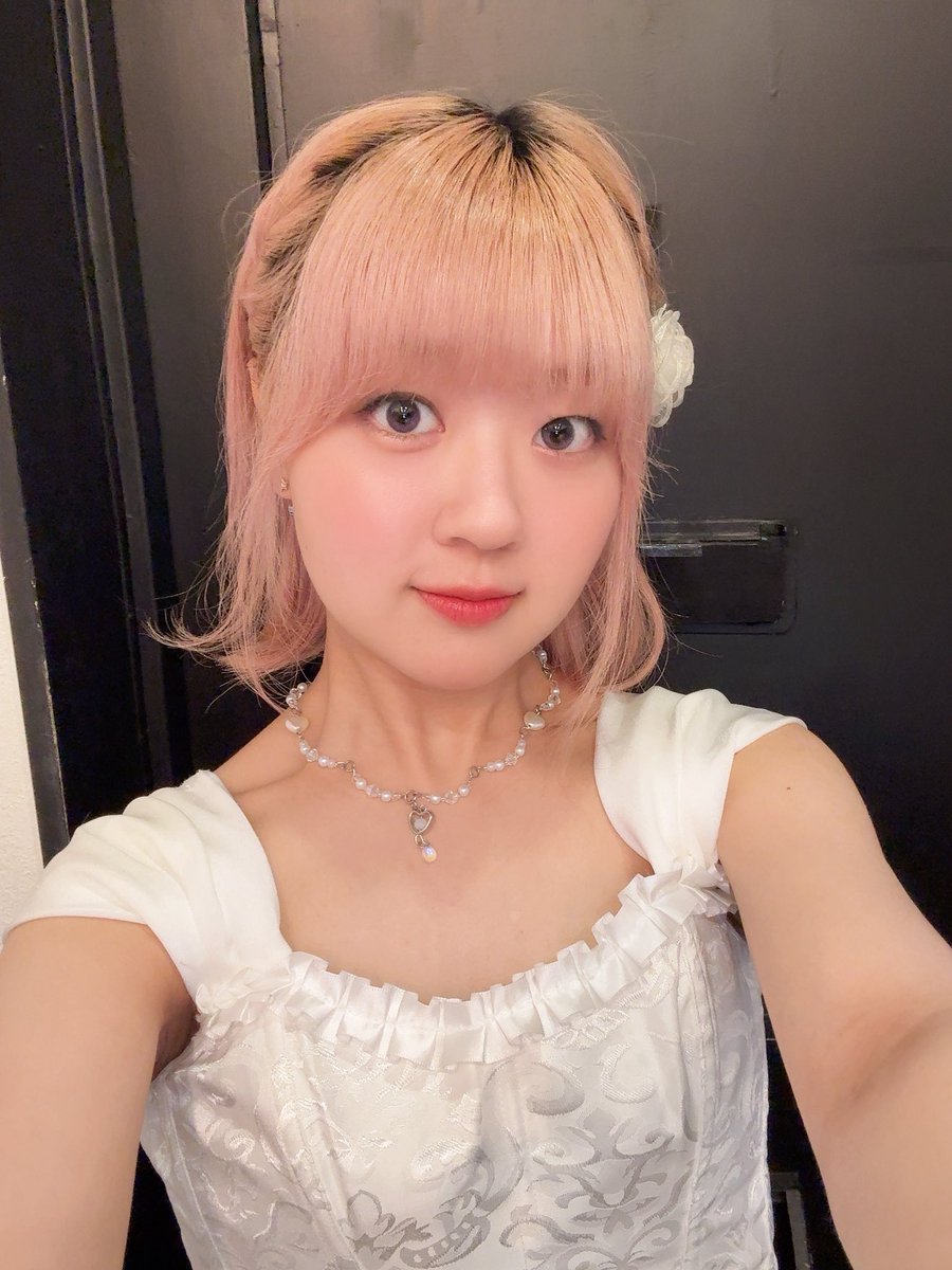MIMORI_bae3's tweet photo. 本日は心斎橋VARONさんにて新曲発表❣️
みんなの大好きなあの曲でした🫶🏻
駆けつけてくれたみんなありがとう！！

来週は感謝祭に姫センにイベント目白押し！夏だ〜！

#bae3 #babylove #MIMORI #ベイビーラブ https://t.co/SrK7IU4dFG