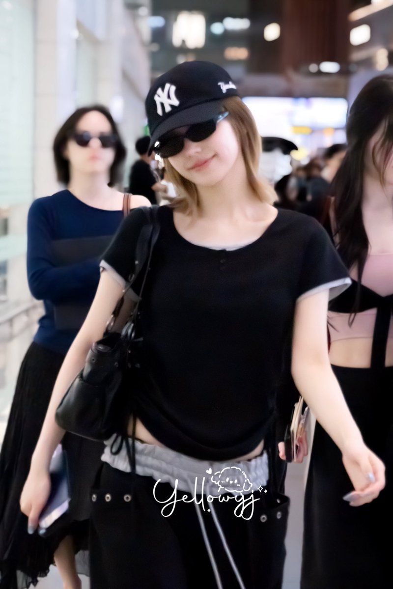 mogo0mogo's tweet photo. ★ 260710 ITZY イェジ 着用アイテム
🏷️ SEYSTUDIO
Velor Bag - Black
🏷️ MLB
Signature Unstruck Ball Cap NY (Black)
🏷️ MONGDOL
ヘンリーネックレイヤード半袖Tシャツ ブラック MDTS097BLACK
🔗 https://t.co/KFoTSrHkbx
#ITZY #イェジ #있지 #YEJI #SEYSTUDIO #MLB #MONGDOL #ITZY_outfit https://t.co/ArO6HXcO92