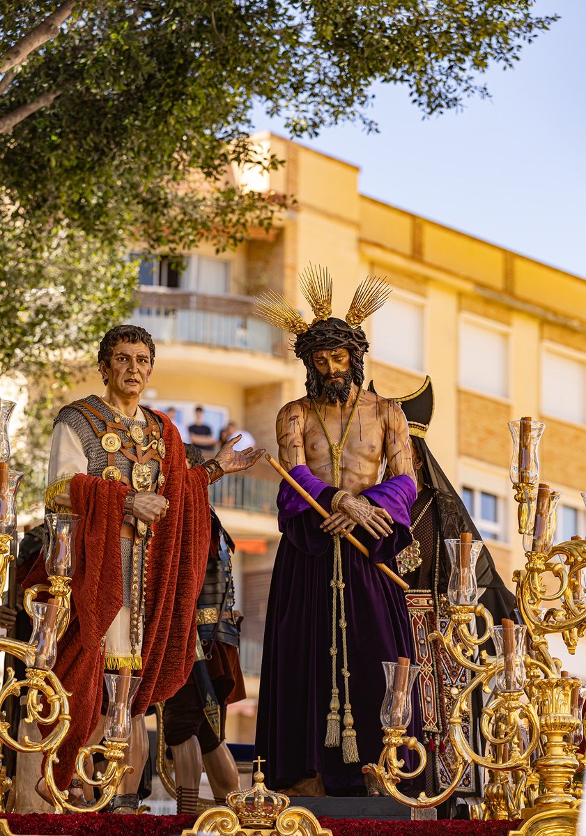 HdadHumildad's tweet photo. ✝️ #EVANGELIO |

«Salió el sembrador a sembrar. Al sembrar, un poco cayó al borde del camino; vinieron los pájaros y se lo comieron. Otro poco cayó en terreno pedregoso, donde apenas tenía tierra, y, como la tierra no era profunda, brotó en seguida; pero, en cuanto salió el sol, se abrasó y por falta de raíz se secó. Otro poco cayó entre zarzas, que crecieron y lo ahogaron. El resto cayó en tierra buena y dio grano: unos, ciento; otros, sesenta; otros, treinta. El que tenga oídos que oiga.»

(San Mateo 13, 1-23)

@Pvictoriamalaga

#CofradíasMLG
