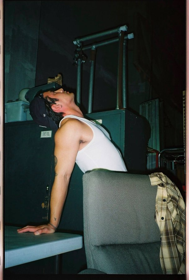 HUDCON420's tweet photo. he love arching that back !! https://t.co/U24JviVY8J