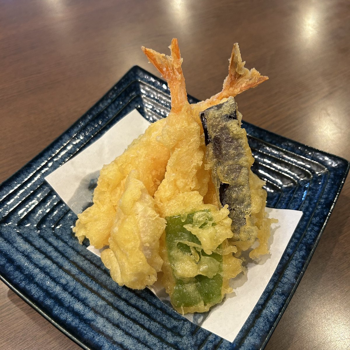 ciao4416's tweet photo. 大阪府泉大津市北豊中町
『本家 さぬきや』
嫁は泉大津バルセット 1,200円は天ぷらざるうどん&amp;トロロご飯。
私はちいさなカレーうどん天ぷら定食 1,620円を「泉大津市くらし応援クーポン券」を使って500円引き。
昨日のランチ（蕎麦）と変わり映えしないけど美味しいからいいか。 https://t.co/UA5ByuQEQI