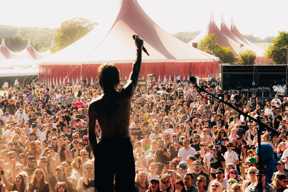 Rock Sound tweet media