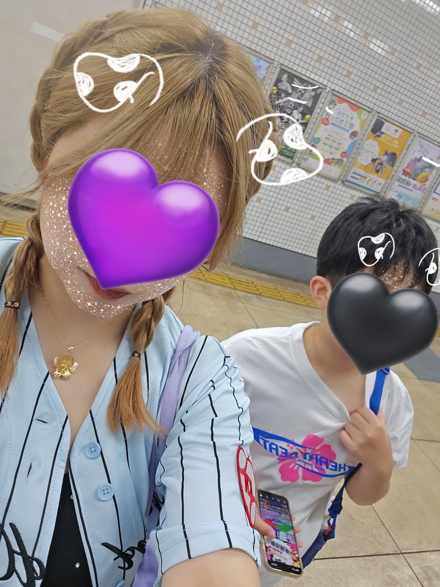 93ayk93's tweet photo. カナちゃん可愛い..表情も見たいから香川は顔が認識出来る距離で見たいﾃﾞｽ..💕
最後ら辺めっちゃ良かった🥺🥺

長男はライブ後、足が痛いのにりくろーおじさん並ばされて不機嫌w 西野家皆食べたくなったでしょ?笑 いつか焼きたての方も食べてみたいなぁ https://t.co/V0uoTDfoZ1